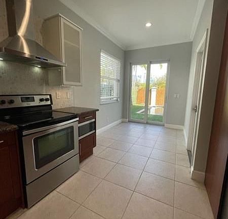 4th image of 406 SE 11th St