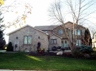 56671 Portsmouth Dr, Utica, MI 48316