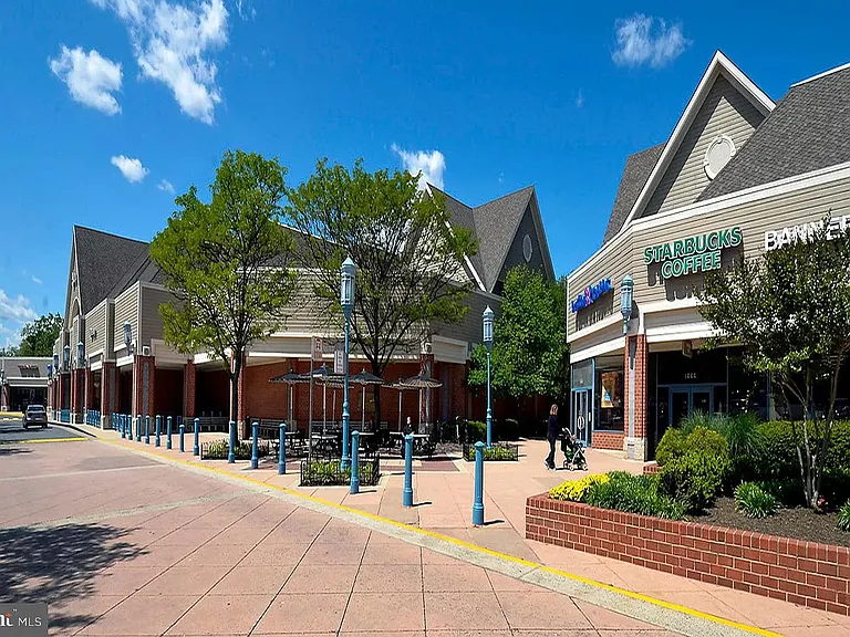 10 minute walk to shopping