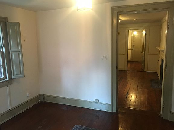 4th image of 220 S Washington St #203