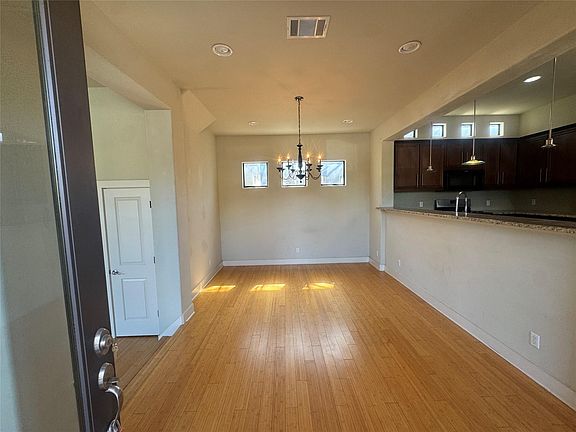 2nd image of 1814 Maple Ave