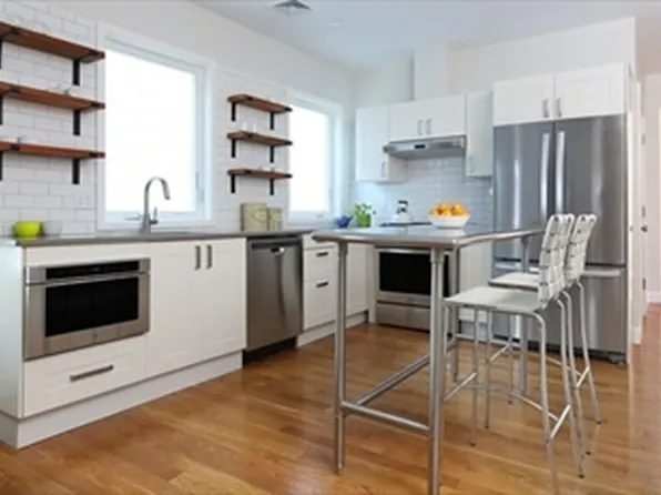 26 Hardwick St #2, Cambridge, MA 02141