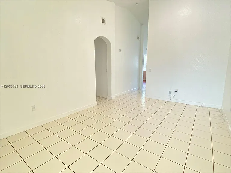 1658 SE 28th Ct #201 — Photo 4