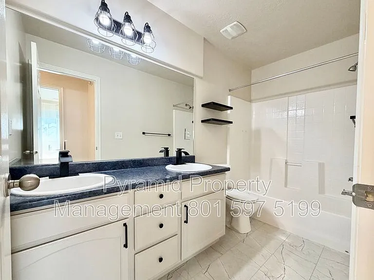 6353 W Passenger Ln — Photo 17