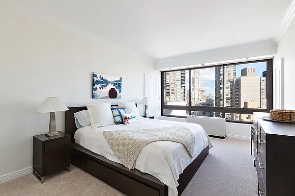 Sold by Luxus Manhattan Realty | media 3