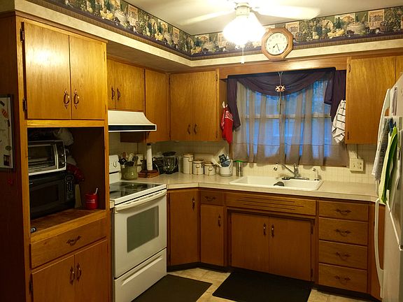2nd image of 34 Meadowlark Ln