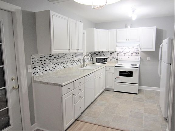 4th image of 1171 Magnolia Ave E