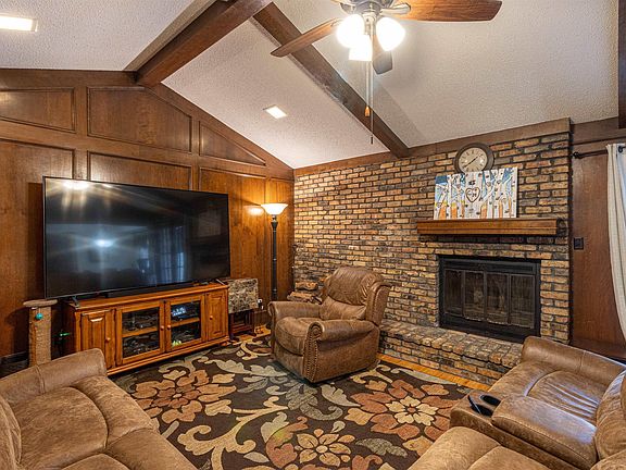 3rd image of 2813 Pineview Dr