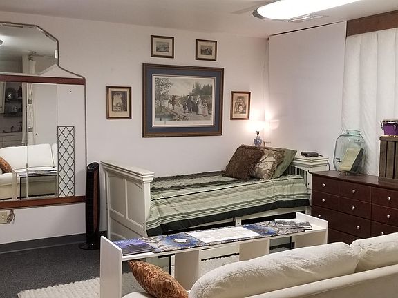 Furnishings and fixtures are NOT included in the lease.