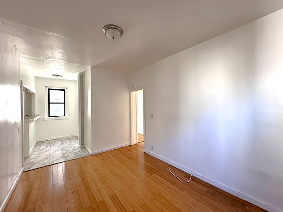 5th image of 2128 35th St APT 4F