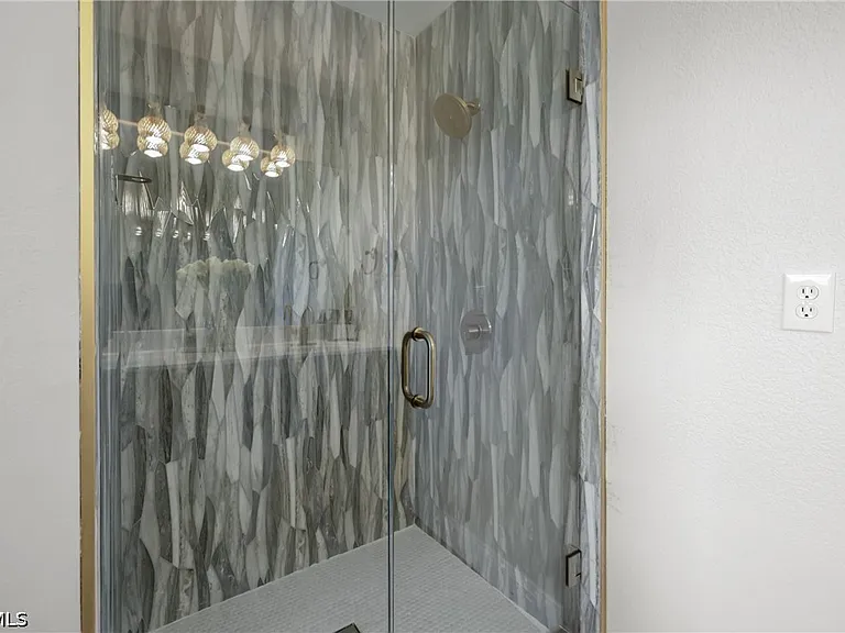 2250 SW 20th Ave — Photo 37