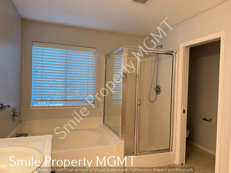 184 SW 105th Ter — Photo 12