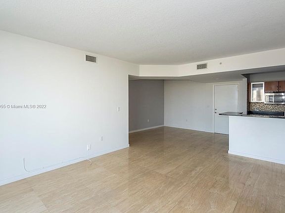 4th image of 18800 NE 29th Ave APT 803