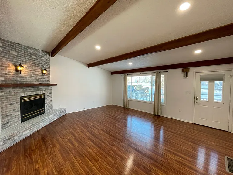 564 N Denali St — Photo 3