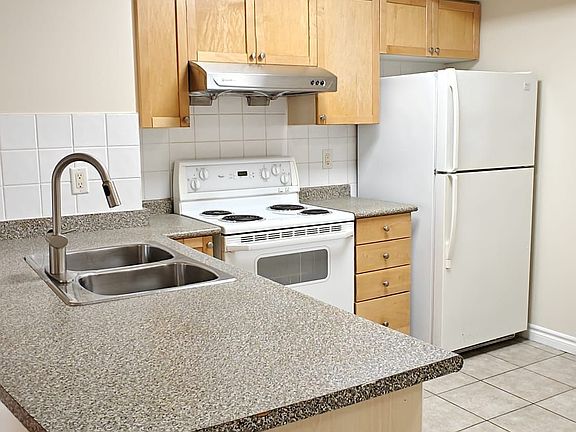 4th image of 25 Kingsbridge Garden Cir #2122