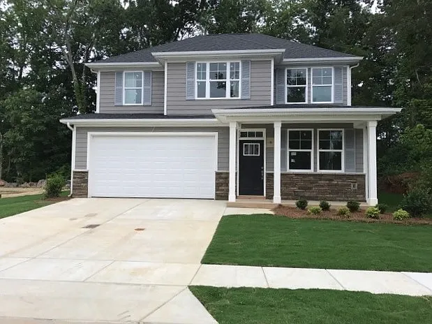 5 bed, 3.0 bath, 2365 sqft, $2,590 — Photo 1