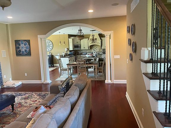 3rd image of 37 Estates Dr