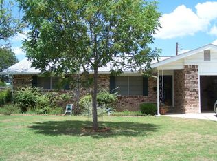 718 Lake Dr, Kerrville, TX 78028