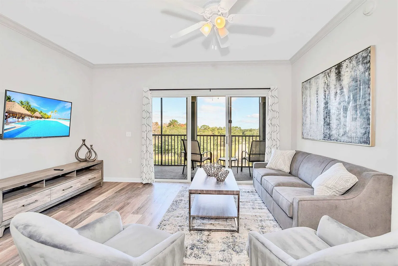 3 bed, 2.0 bath, 1722 sqft, $3,082 — Photo 1