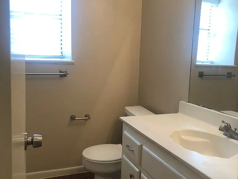 1702 N Moody St — Photo 7