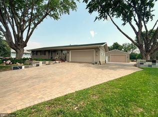 1459 Sharon Pkwy, Shakopee, MN 55379