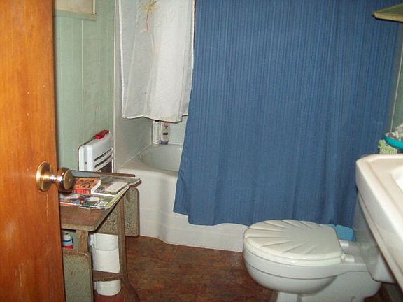 5th image of 406 E Tres Palacios Ave