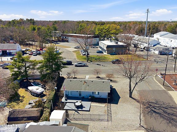 3rd image of 1195 Fischer Boulevard
