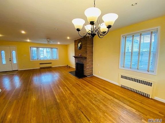 2nd image of 165 E Mineola Ave
