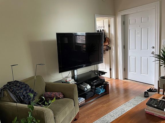 3rd image of 1453 W Huron St #3R
