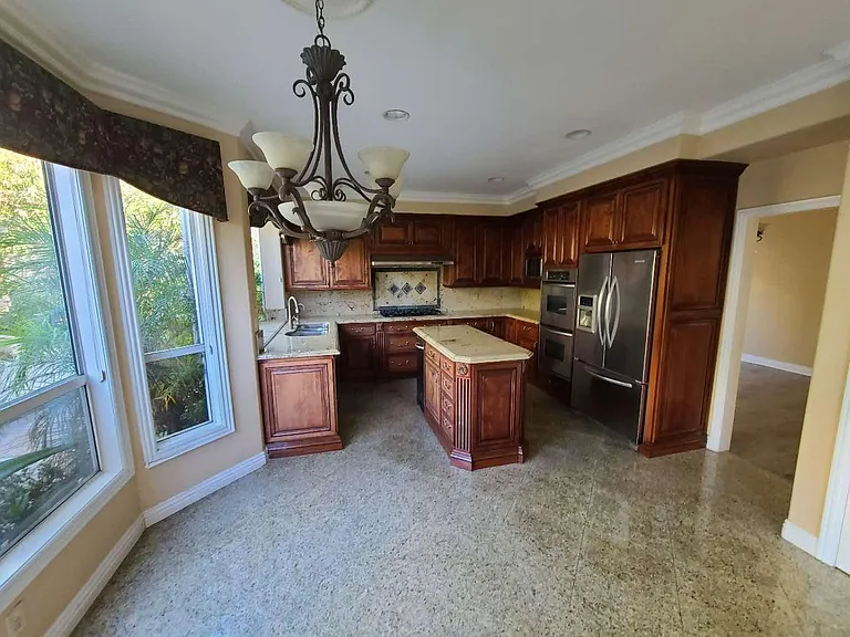 17 Halsey Ave — Photo 4