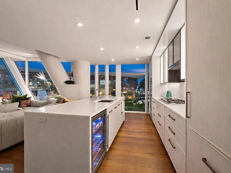 601 Wharf St SW #305 — Photo 8