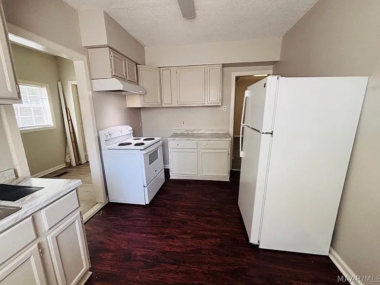 218 Broadway St — Photo 4