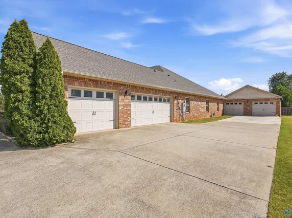 201 SW Summerbranch Rd, Huntsville, AL 35756