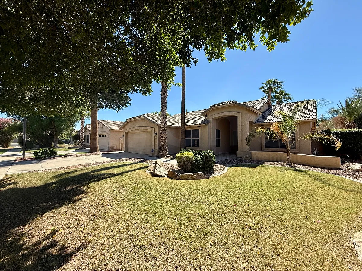 3 bed, 2.0 bath, 1541 sqft, $2,299 — Photo 1