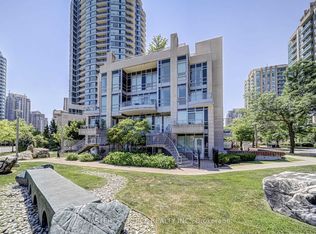 31 Olive Ave #215, Toronto, ON M2N 4N4