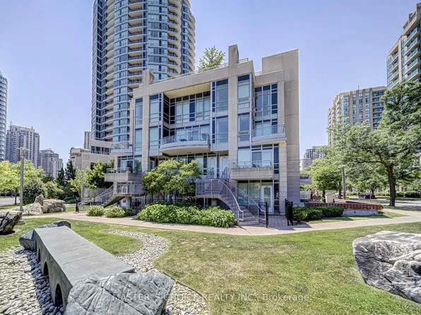 31 Olive Ave #215, Toronto, ON M2N 4N4