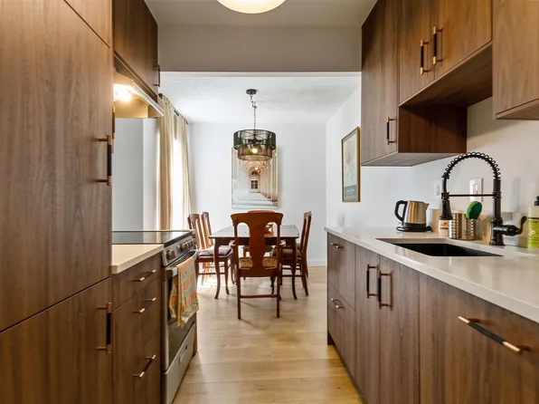 2240 Wall St #204, Vancouver, BC V5L 1B6