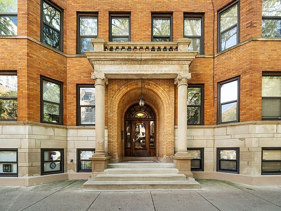 2nd image of 1025 W Balmoral Ave #2B