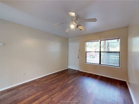 3rd image of 305 Manuel Dr APT C