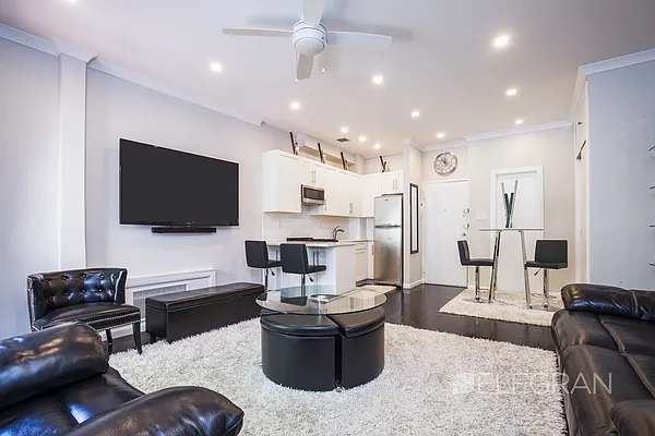 Sold by (Legacy) Elegran | media 2