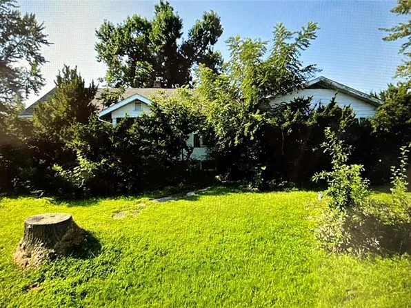 604 Salling St, Perry, MO 63462