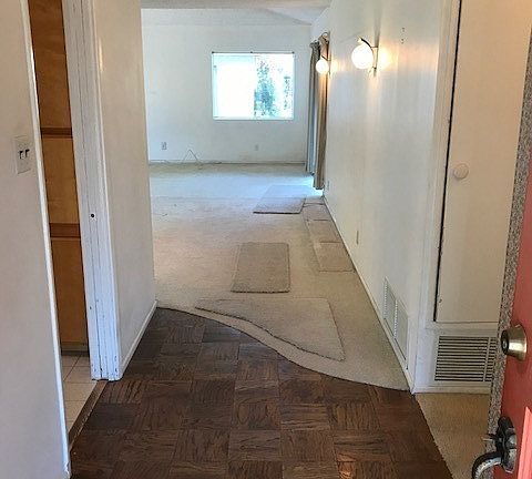 2nd image of 472 Saint Bonaventure Ave