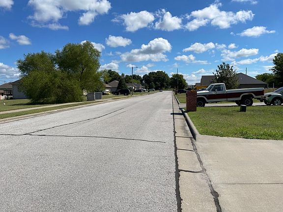 5th image of 210 W Pheasant Ln