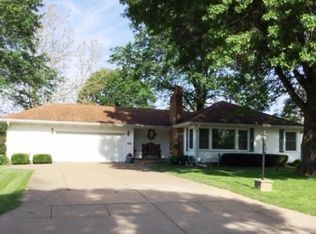 1520 29th St, Bettendorf, IA 52722