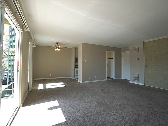 2nd image of 800 N Delaware St APT 216