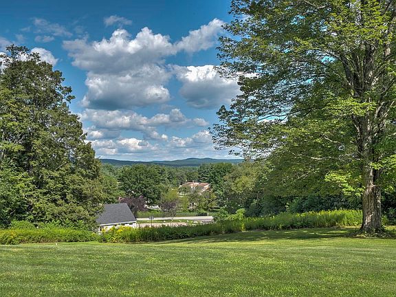 4th image of 300 Skyline Drive