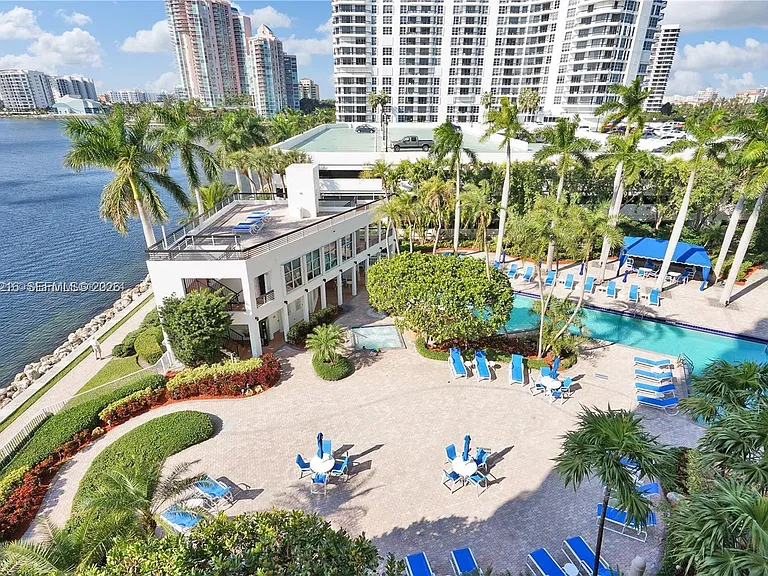 3600 Mystic Pointe Dr #1111 — Photo 32