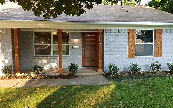 2nd image of 1004 N Cottonwood Dr
