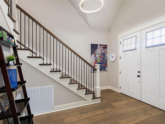 3rd image of 1475 Beaumont Dr