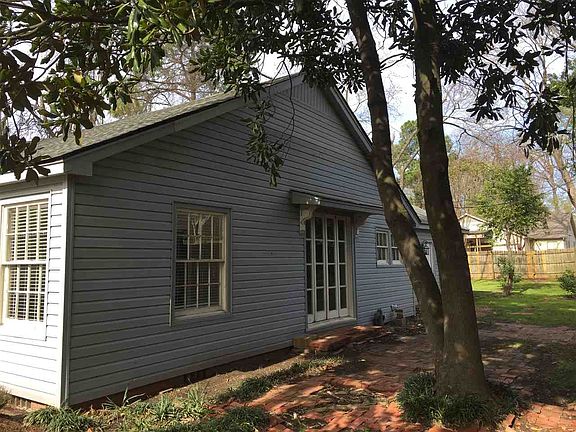 2nd image of 207 Oxford Ln